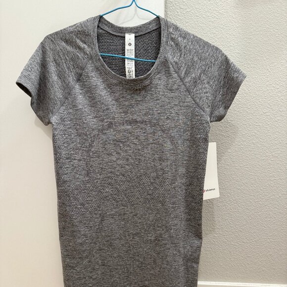 NWT Lululemon Swiftly Tech Short-Sleeve Shirt 2.0 Hip Length - Picture 1 of 3